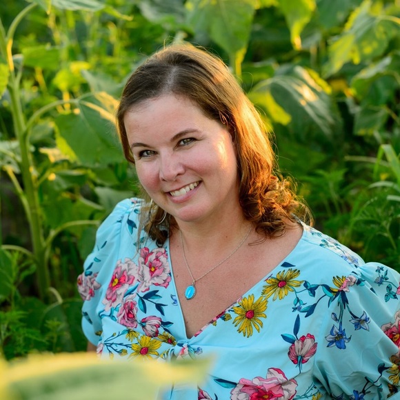 Meet the Posher Other - Meet your Posher, Laura